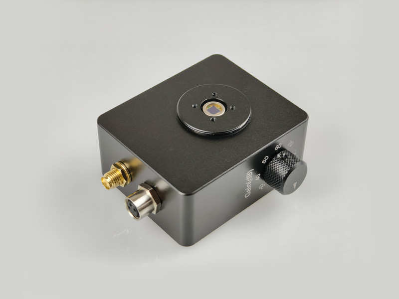 2.4x2.4mm可调增益光电探测器 190-1100nm